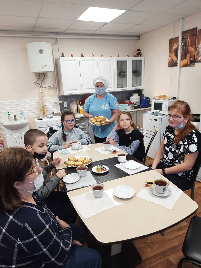 "Плывут ароматы по кухне, нет места тоске, чай готов …"